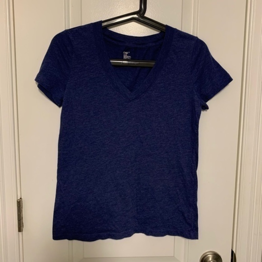 Gap | blue V-Neck